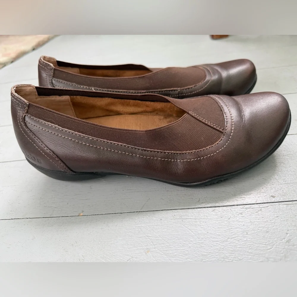 Taos Lilli Brown Leather Slip On Flats Shoes 8